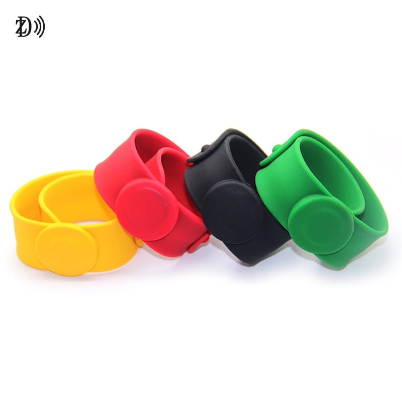 CMYK Custom RFID NFC Wristbands 13.56MHz Silicone Festival NTAG215 NFC Bracelet